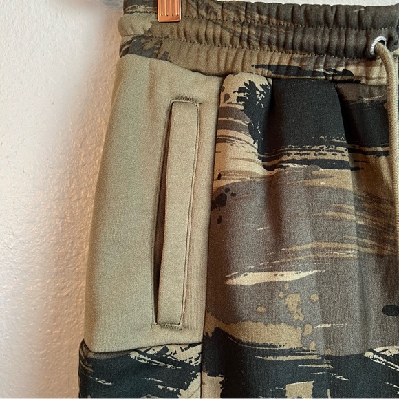 Ecko Unlimited Camouflage Shorts - Picture 4 of 7